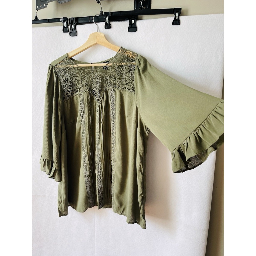 Torrid Women's Olive Green 3/4 Sleeve Deep V-Lace-Up Knit Top Plus ,Size 1 ECU